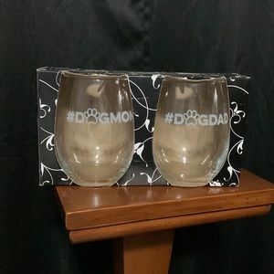 🎉HOST PICK🎉 21OZ STEMLESS GLASSWARE-2 GLASSES-“DOGMOM” & “DOGDAD”